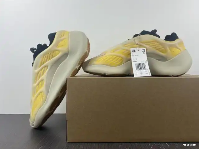 Adidas 700 HP5425 Yeezy V3 Safflower Mono 0615